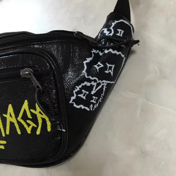 BALENCIAG巴黎世家 專櫃同步更新 塗鴉胸包腰包 簡約兩用包 可做胸包或者腰包  BL1132
